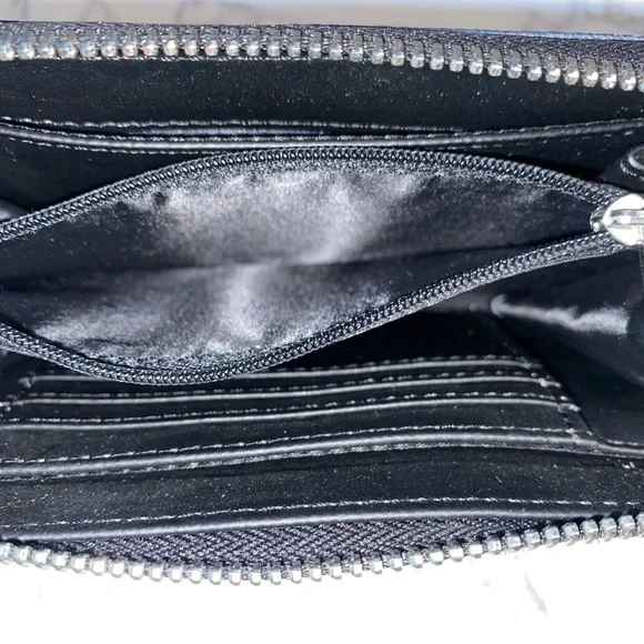 Guess Wallet - Picture 7 of 15